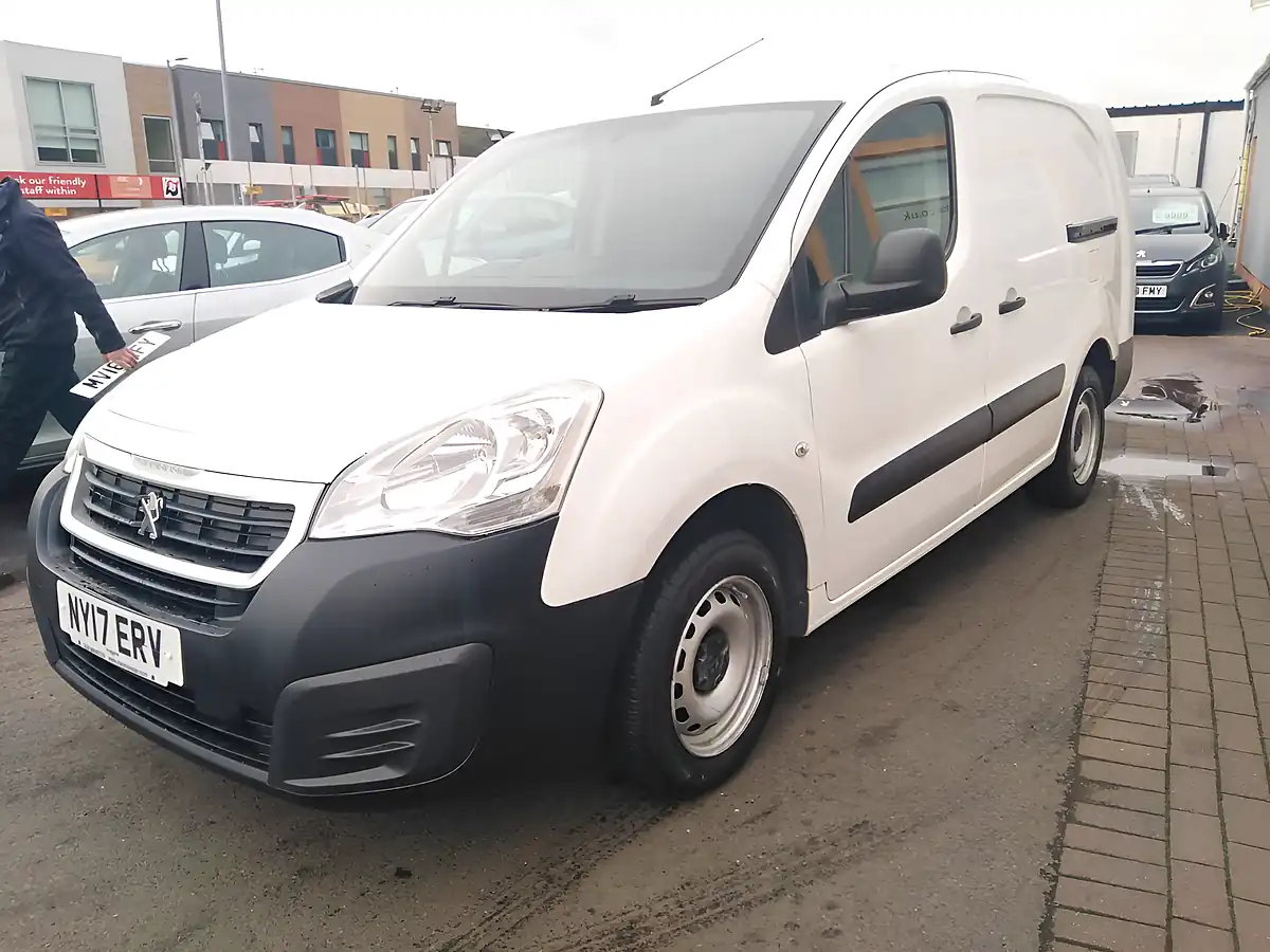 Used 2017 Peugeot Partner Crew Van L2 715S White - Interior and Exterior details 8
