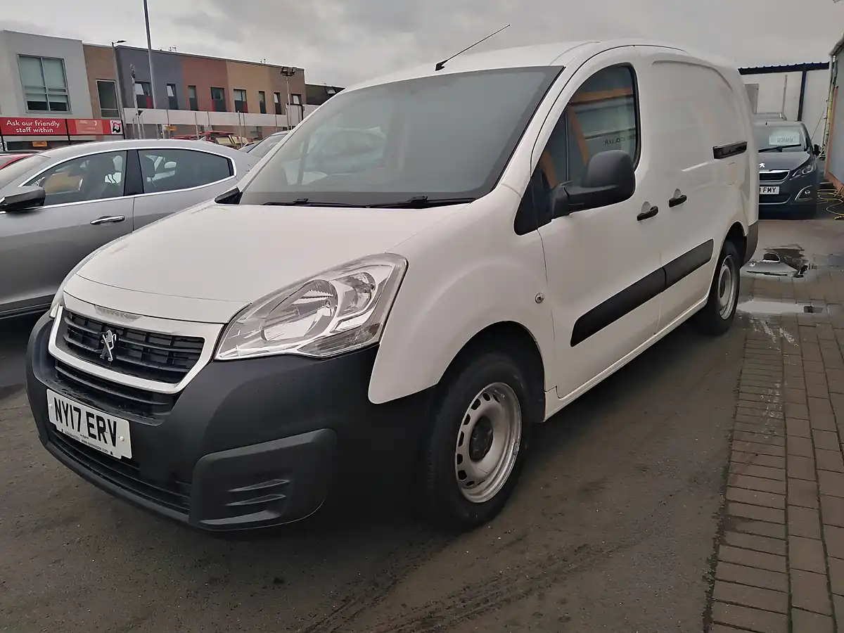 Used 2017 Peugeot Partner Crew Van L2 715S White - Interior and Exterior details 9