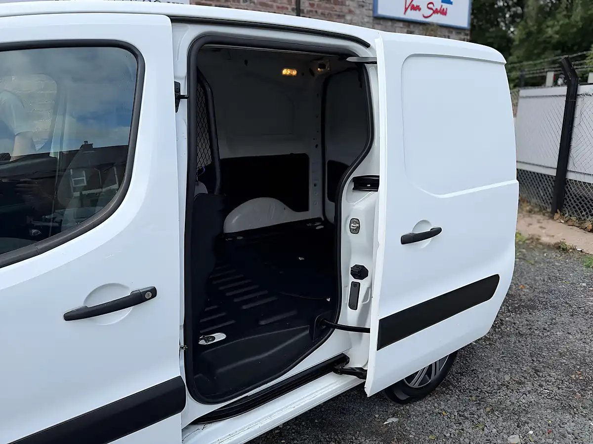 Used 2017 Peugeot Partner Professional L1 Blue White - Interior and Exterior details 10