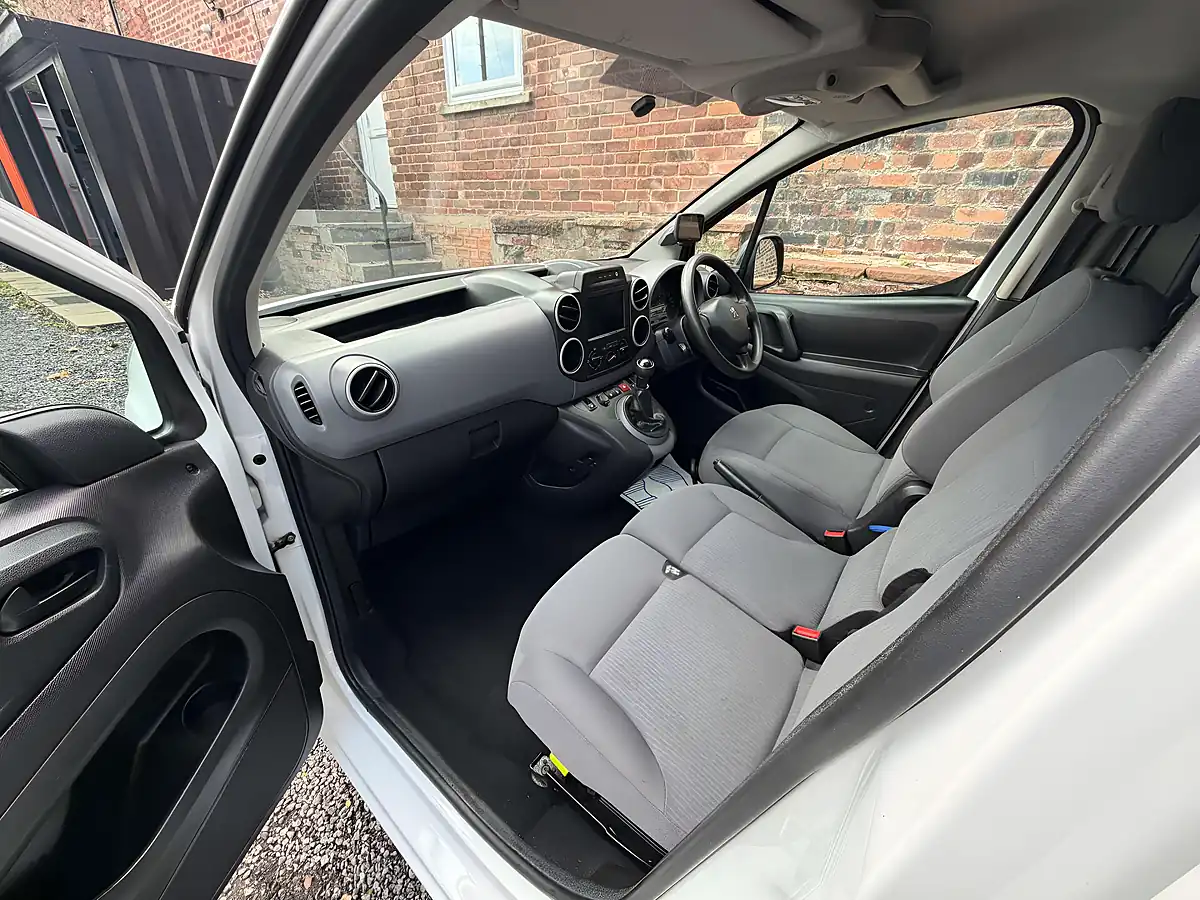 Used 2017 Peugeot Partner Professional L1 Blue White - Interior and Exterior details 11
