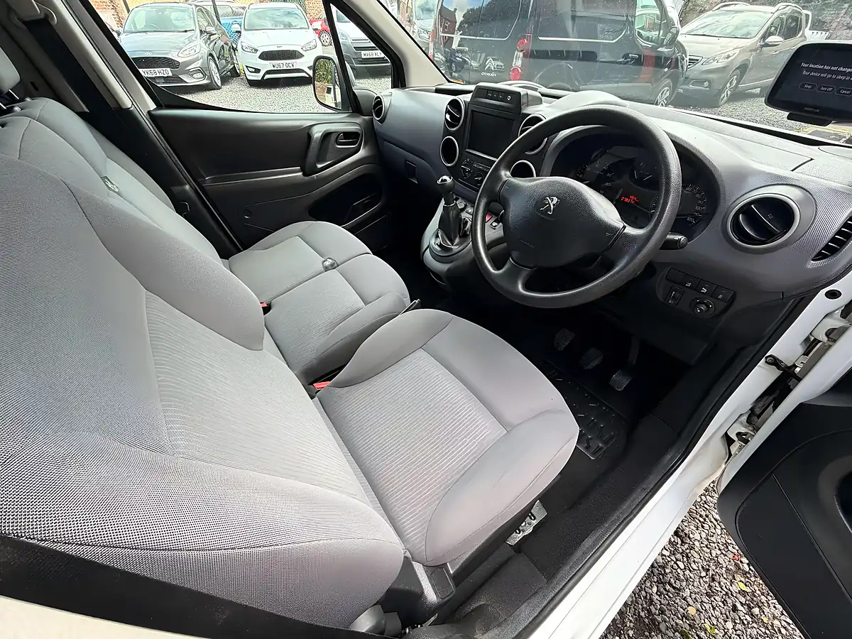 Used 2017 Peugeot Partner Professional L1 Blue White - Interior and Exterior details 12