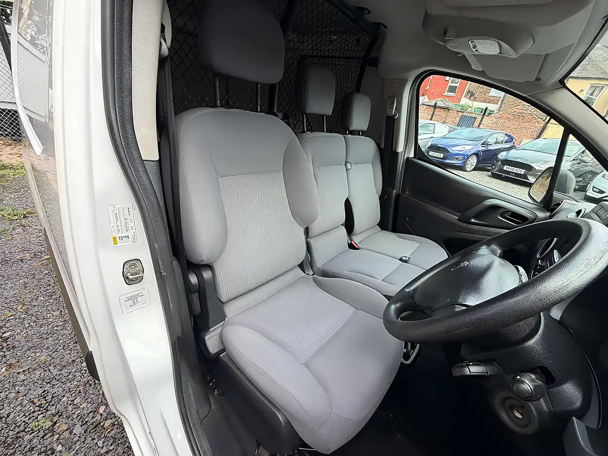 Used 2017 Peugeot Partner Professional L1 Blue White - Interior and Exterior details 13