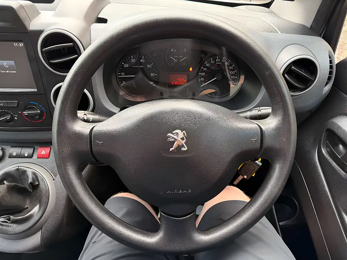 Used 2017 Peugeot Partner Professional L1 Blue White - Interior and Exterior details 14