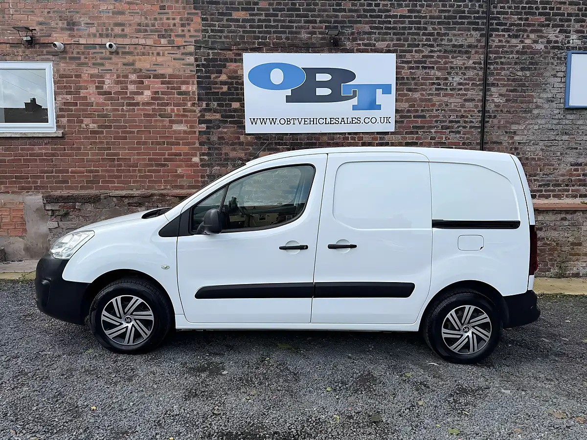 Used 2017 Peugeot Partner Professional L1 Blue White - Interior and Exterior details 6