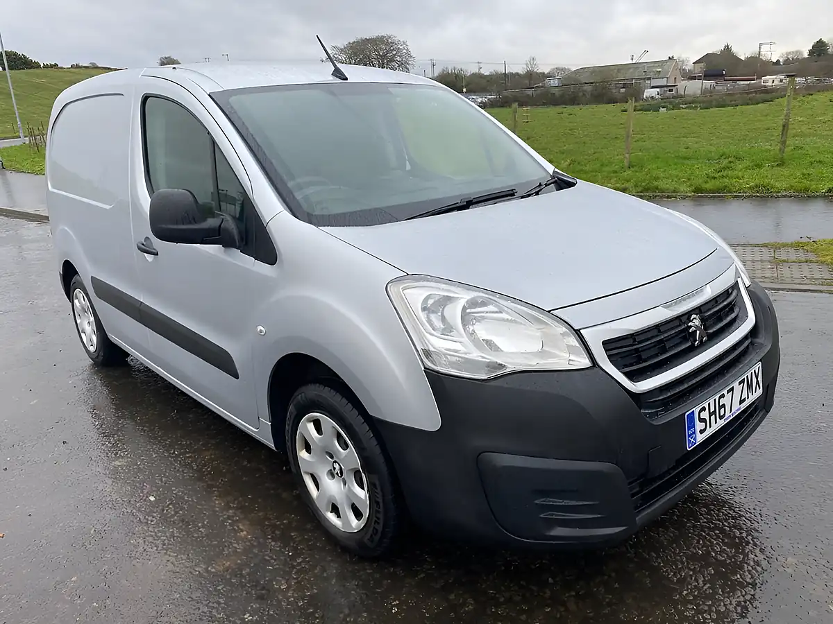 Used 2017 Peugeot Partner Professional Silver - Front View