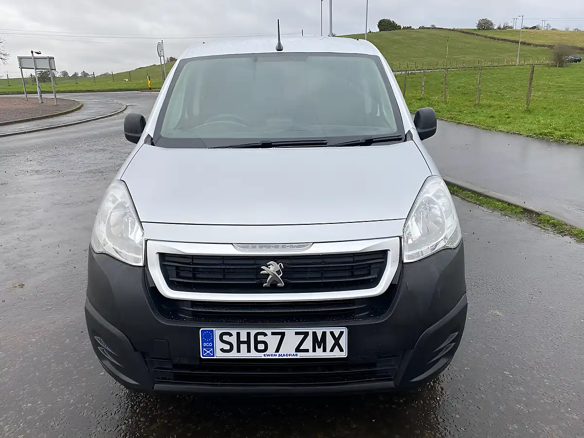 Used 2017 Peugeot Partner Professional Silver - Interior and Exterior details 12