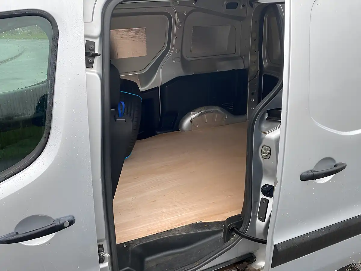 Used 2017 Peugeot Partner Professional Silver - Interior and Exterior details 13