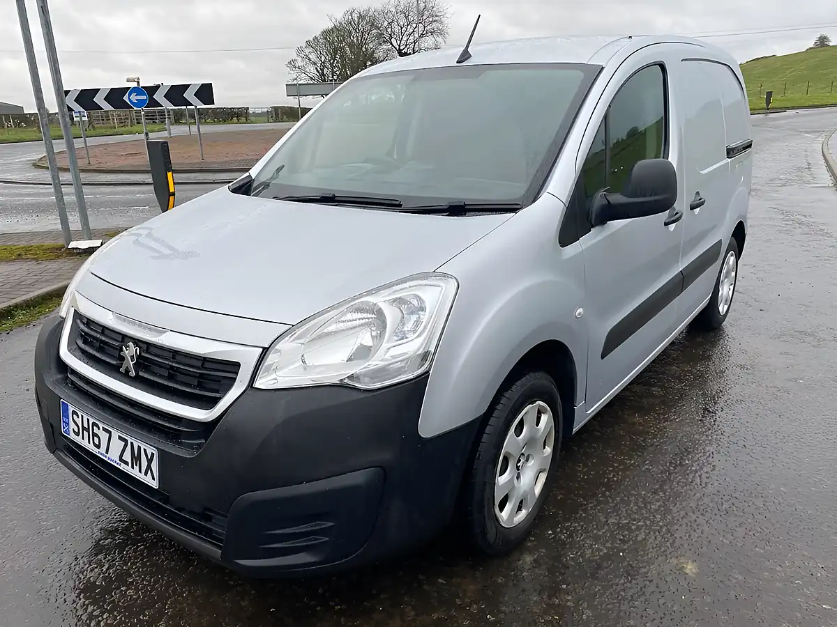 Used 2017 Peugeot Partner Professional Silver - Interior and Exterior details 14