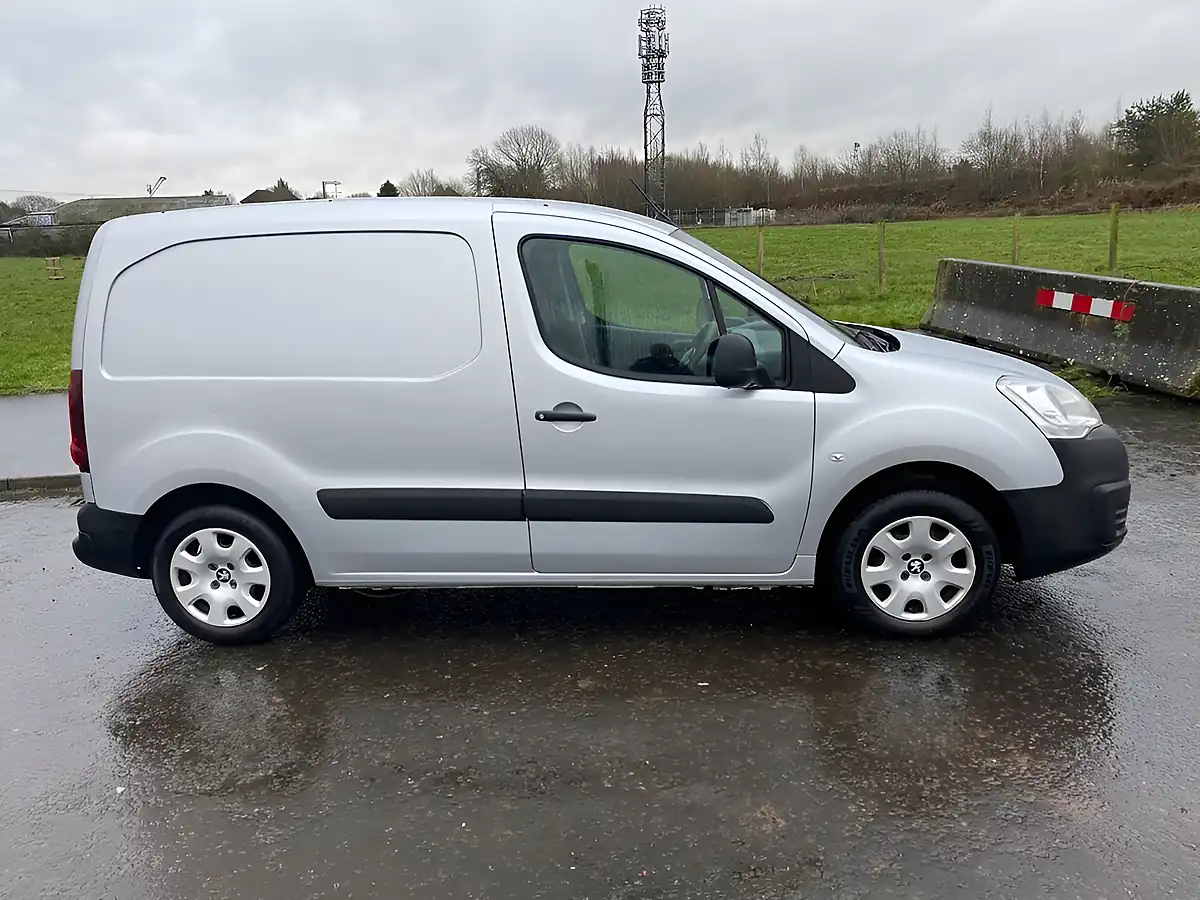 Used 2017 Peugeot Partner Professional Silver - Interior and Exterior details 2