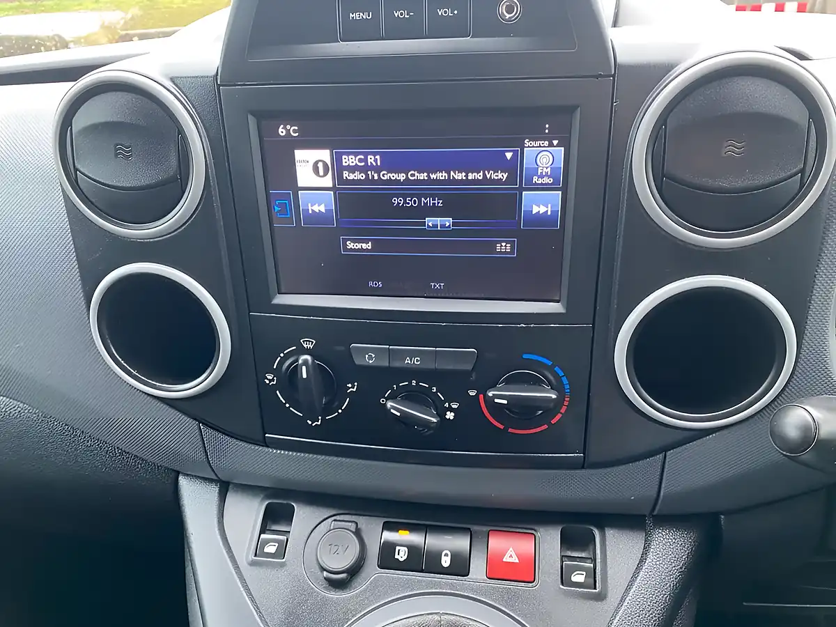 Used 2017 Peugeot Partner Professional Silver - Interior and Exterior details 5