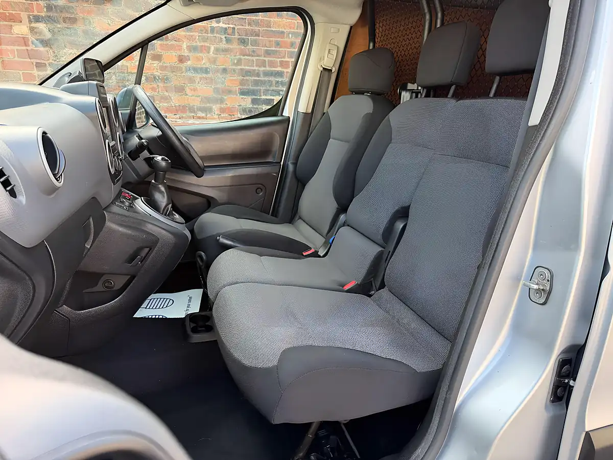 Used 2017 Peugeot Partner Professional Silver - Interior and Exterior details 11