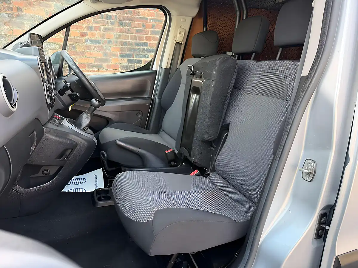 Used 2017 Peugeot Partner Professional Silver - Interior and Exterior details 12