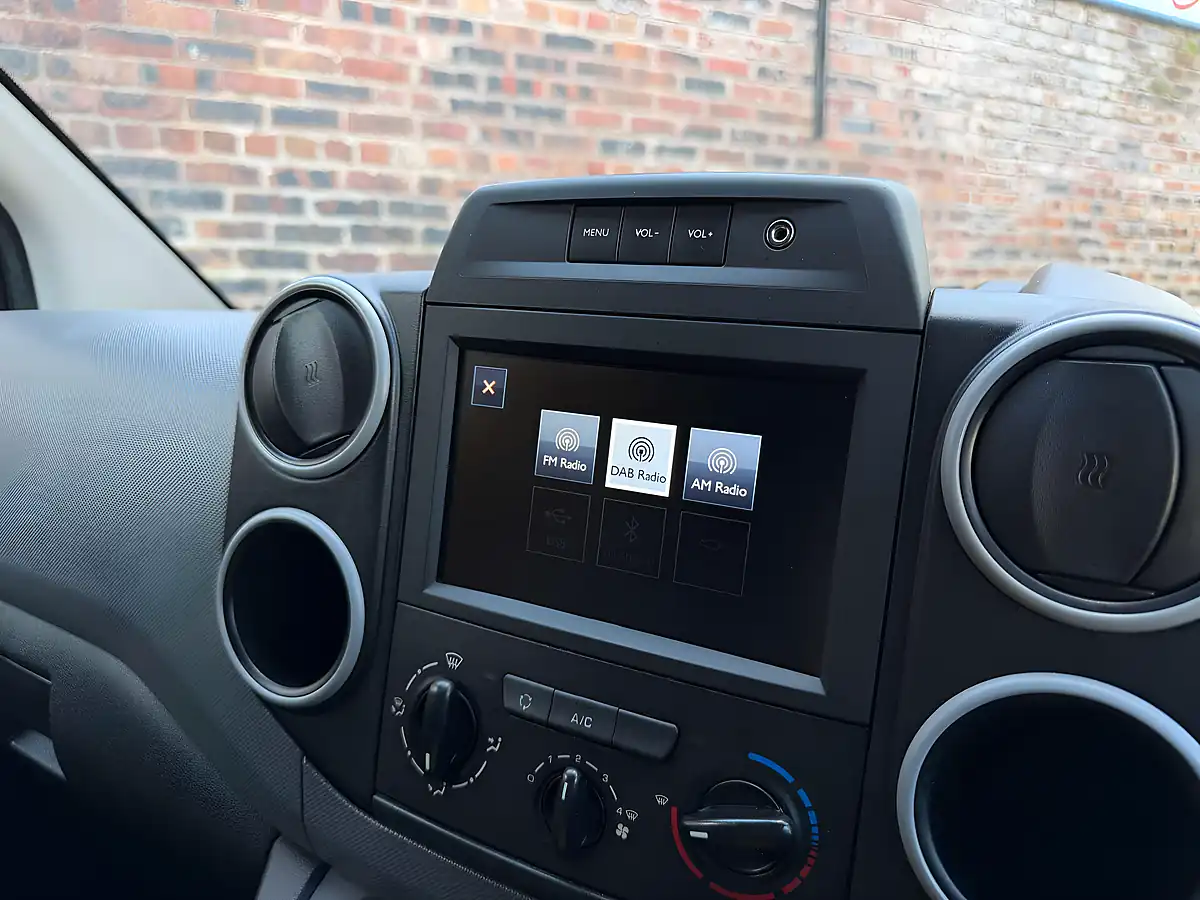 Used 2017 Peugeot Partner Professional Silver - Interior and Exterior details 15