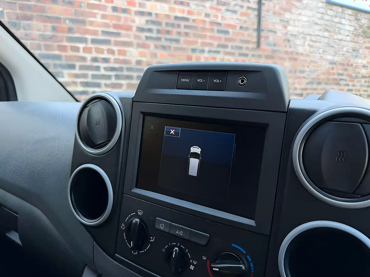 Used 2017 Peugeot Partner Professional Silver - Interior and Exterior details 16