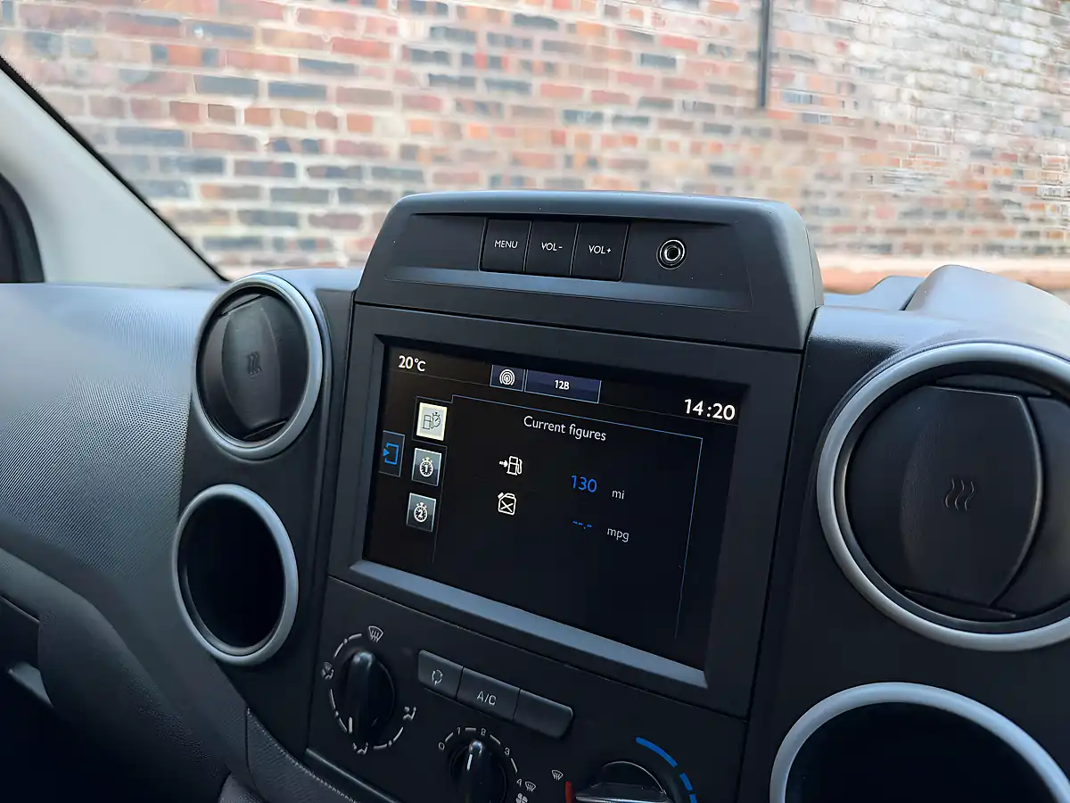 Used 2017 Peugeot Partner Professional Silver - Interior and Exterior details 18
