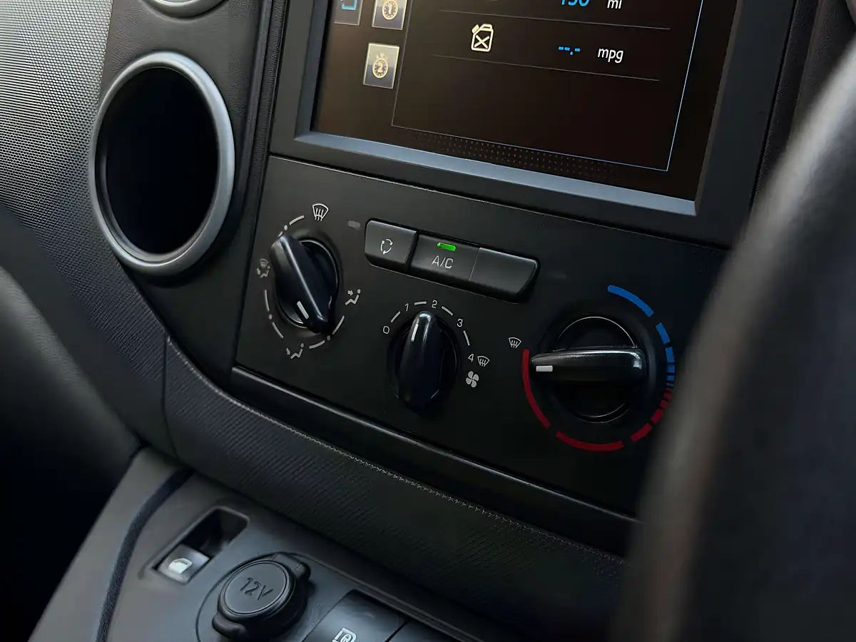 Used 2017 Peugeot Partner Professional Silver - Interior and Exterior details 19