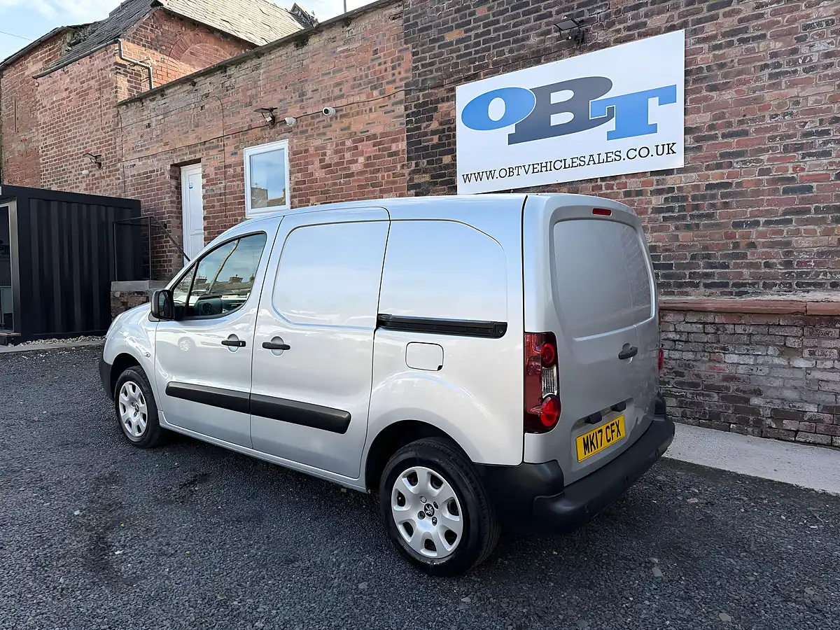 Used 2017 Peugeot Partner Professional Silver - Interior and Exterior details 6