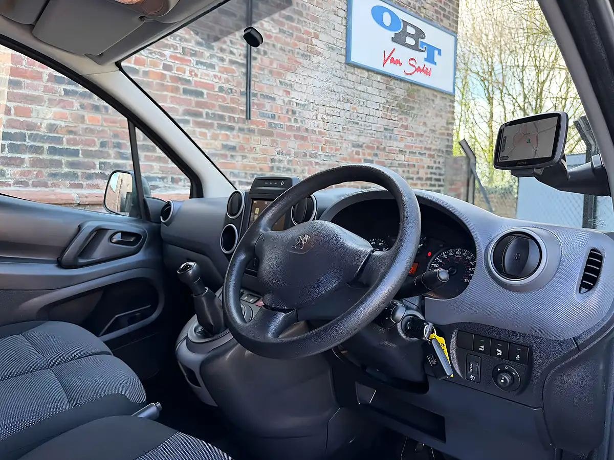 Used 2017 Peugeot Partner Professional Silver - Interior and Exterior details 8