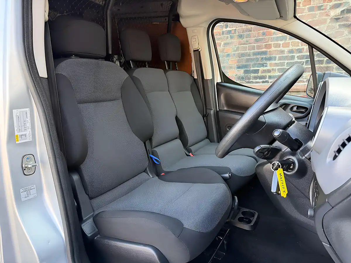 Used 2017 Peugeot Partner Professional Silver - Interior and Exterior details 9