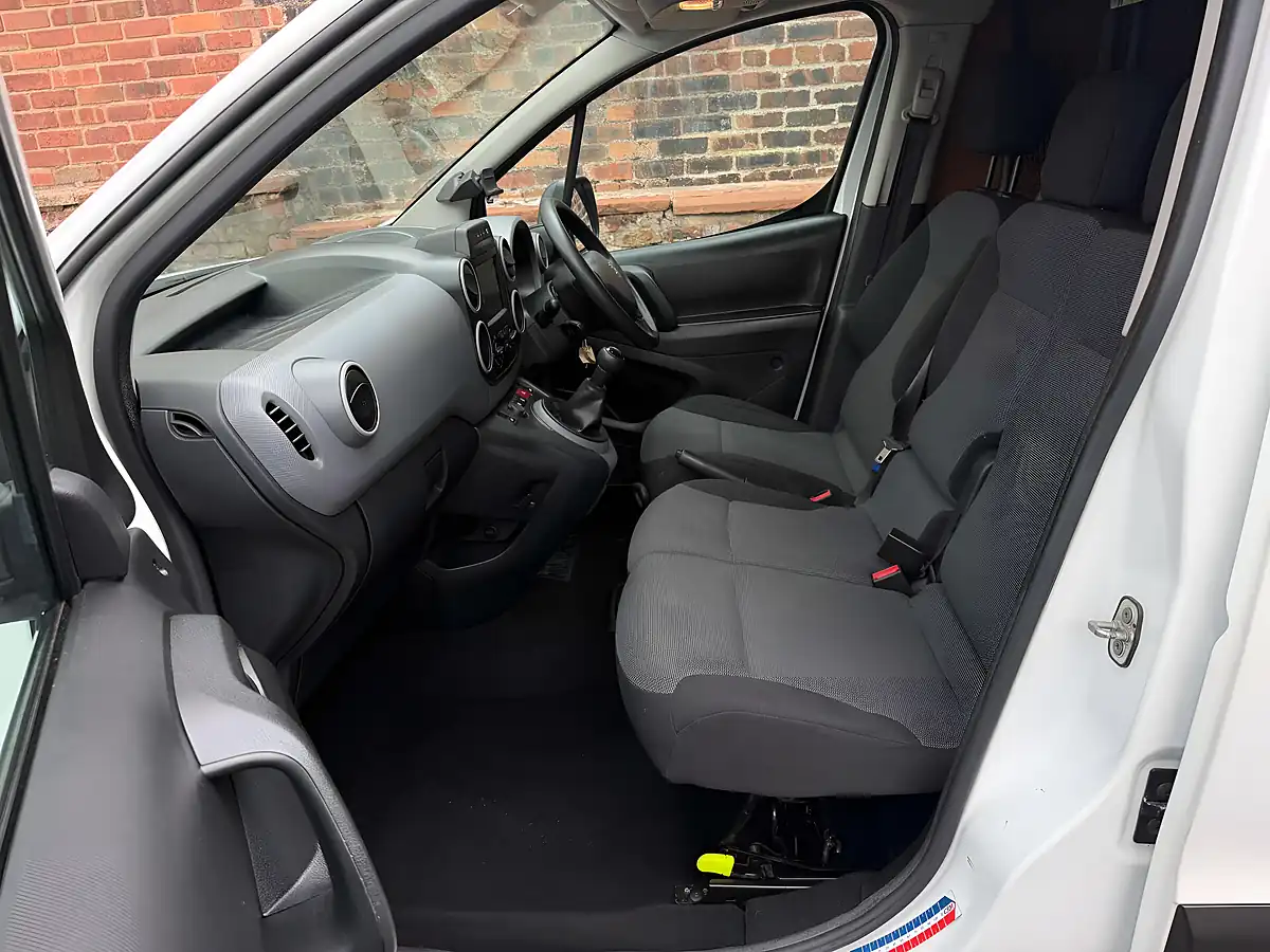 Used 2017 Peugeot Partner Professional White - Interior and Exterior details 10