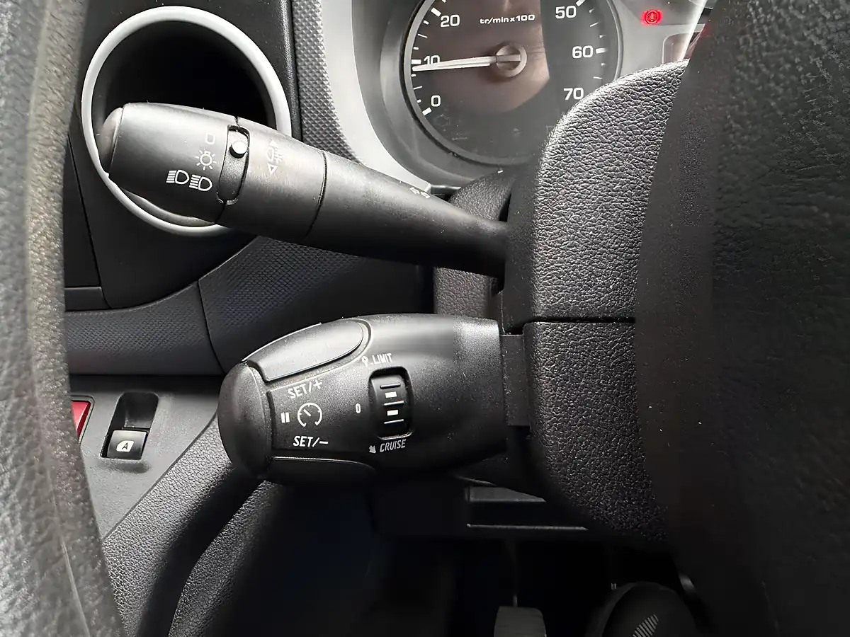 Used 2017 Peugeot Partner Professional White - Interior and Exterior details 17