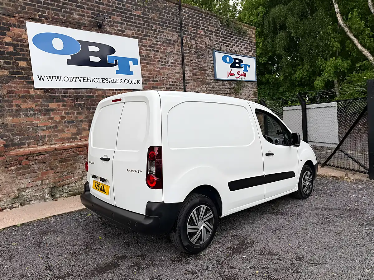 Used 2017 Peugeot Partner Professional White - Interior and Exterior details 3