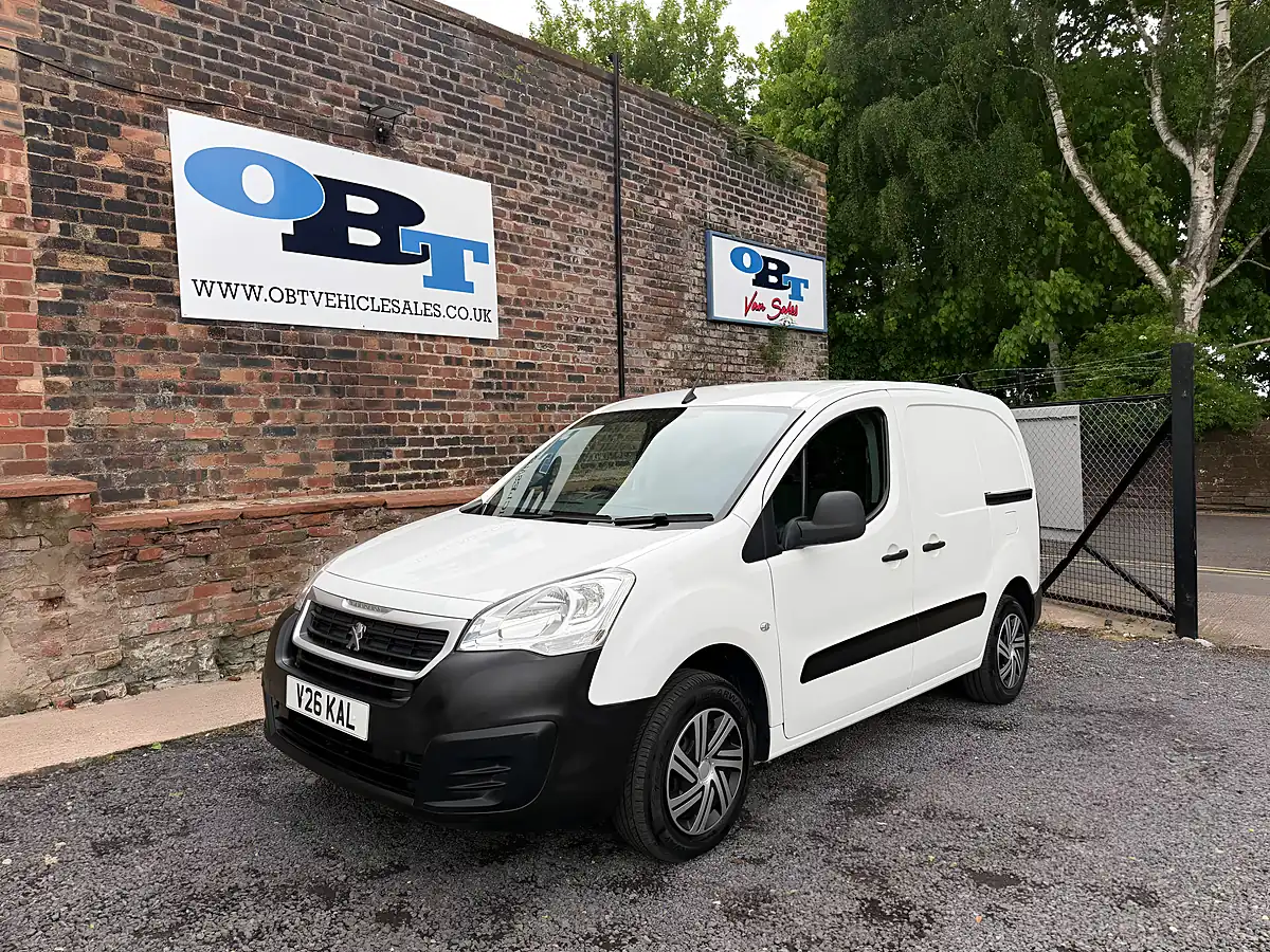 Used 2017 Peugeot Partner Professional White - Interior and Exterior details 4