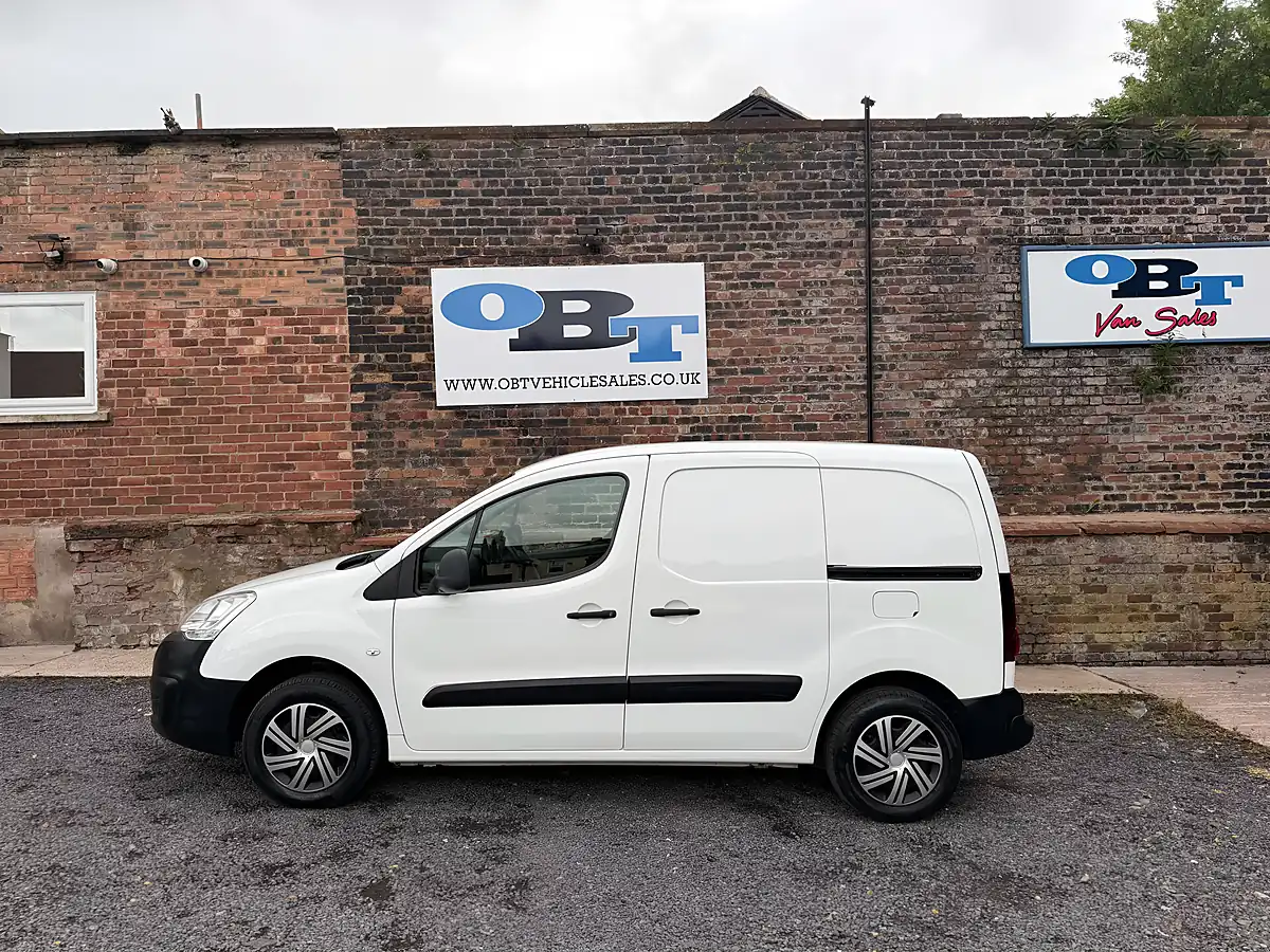 Used 2017 Peugeot Partner Professional White - Interior and Exterior details 5