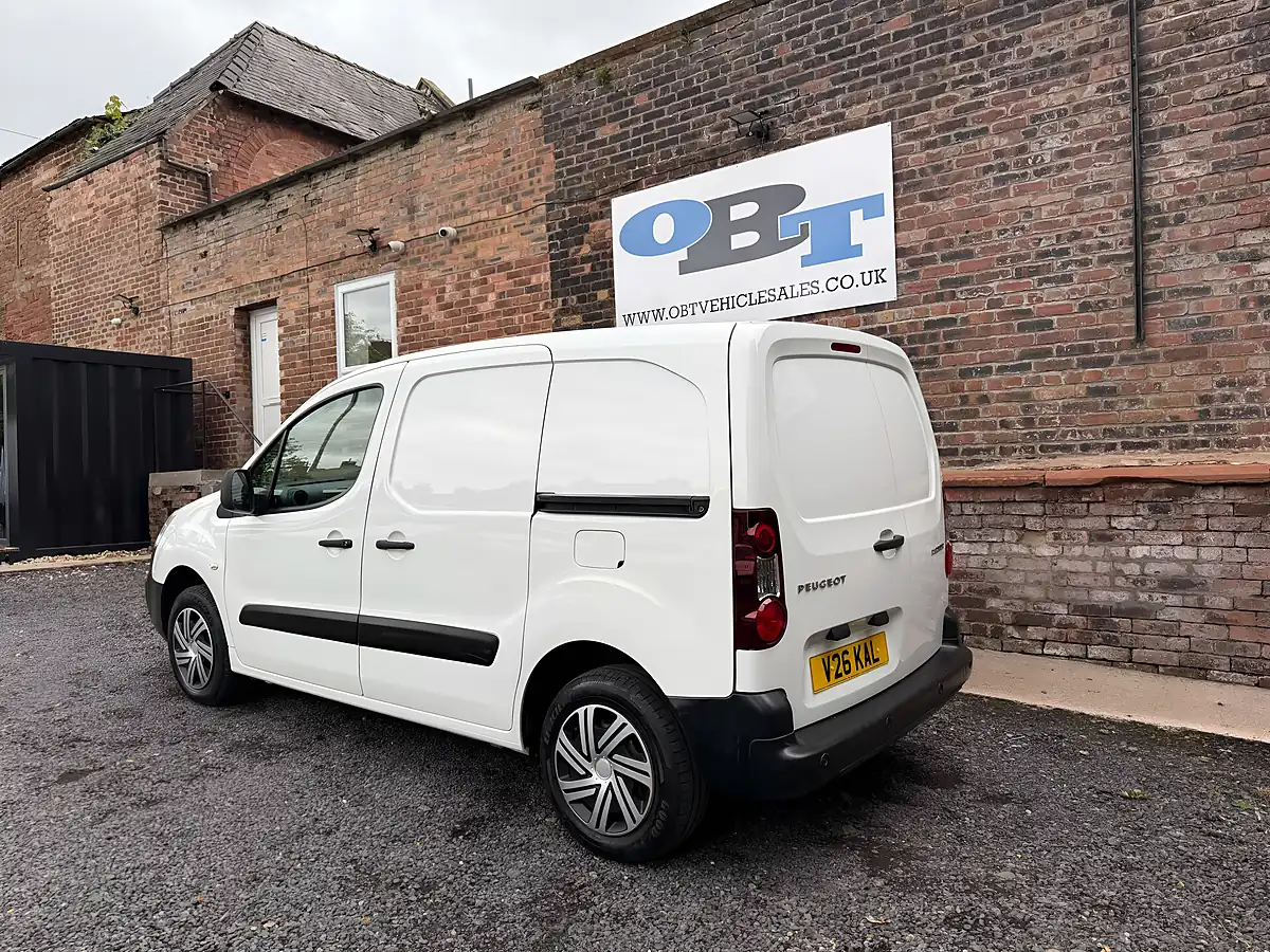 Used 2017 Peugeot Partner Professional White - Interior and Exterior details 6