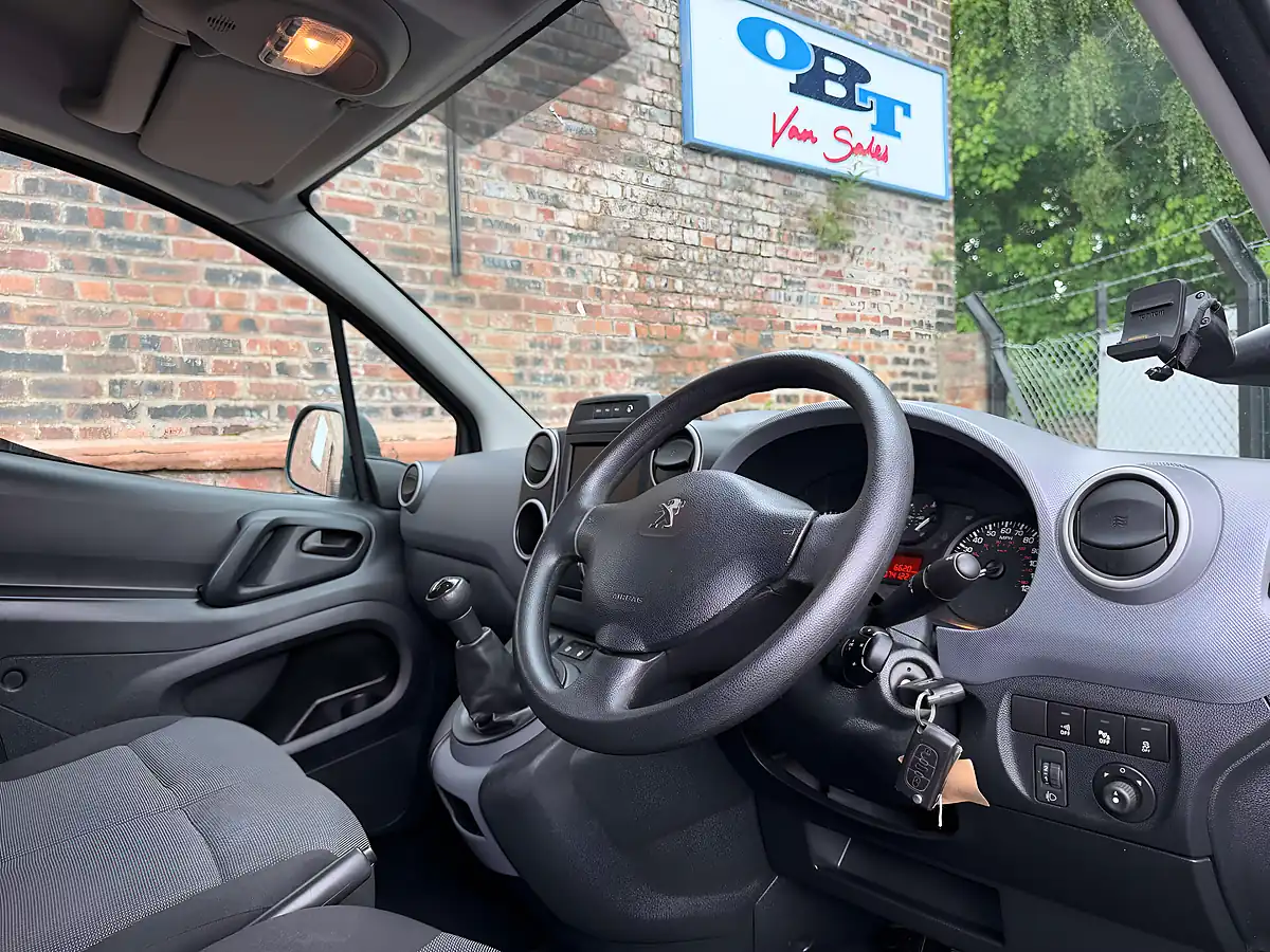 Used 2017 Peugeot Partner Professional White - Interior and Exterior details 8