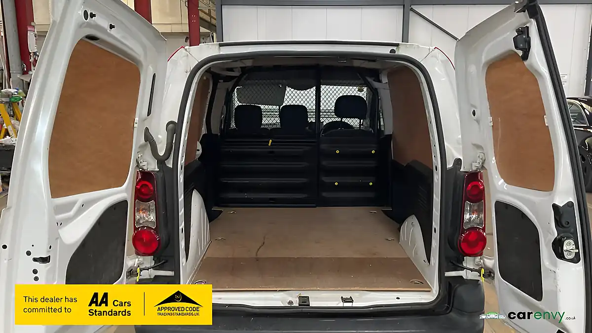 Used 2017 Peugeot Partner Professional White - Interior and Exterior details 7