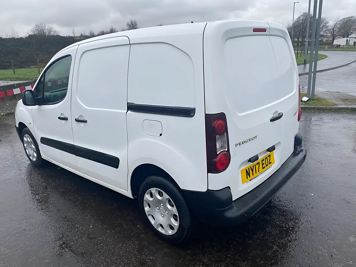 Used 2017 Peugeot Partner Professional White - Interior and Exterior details 6