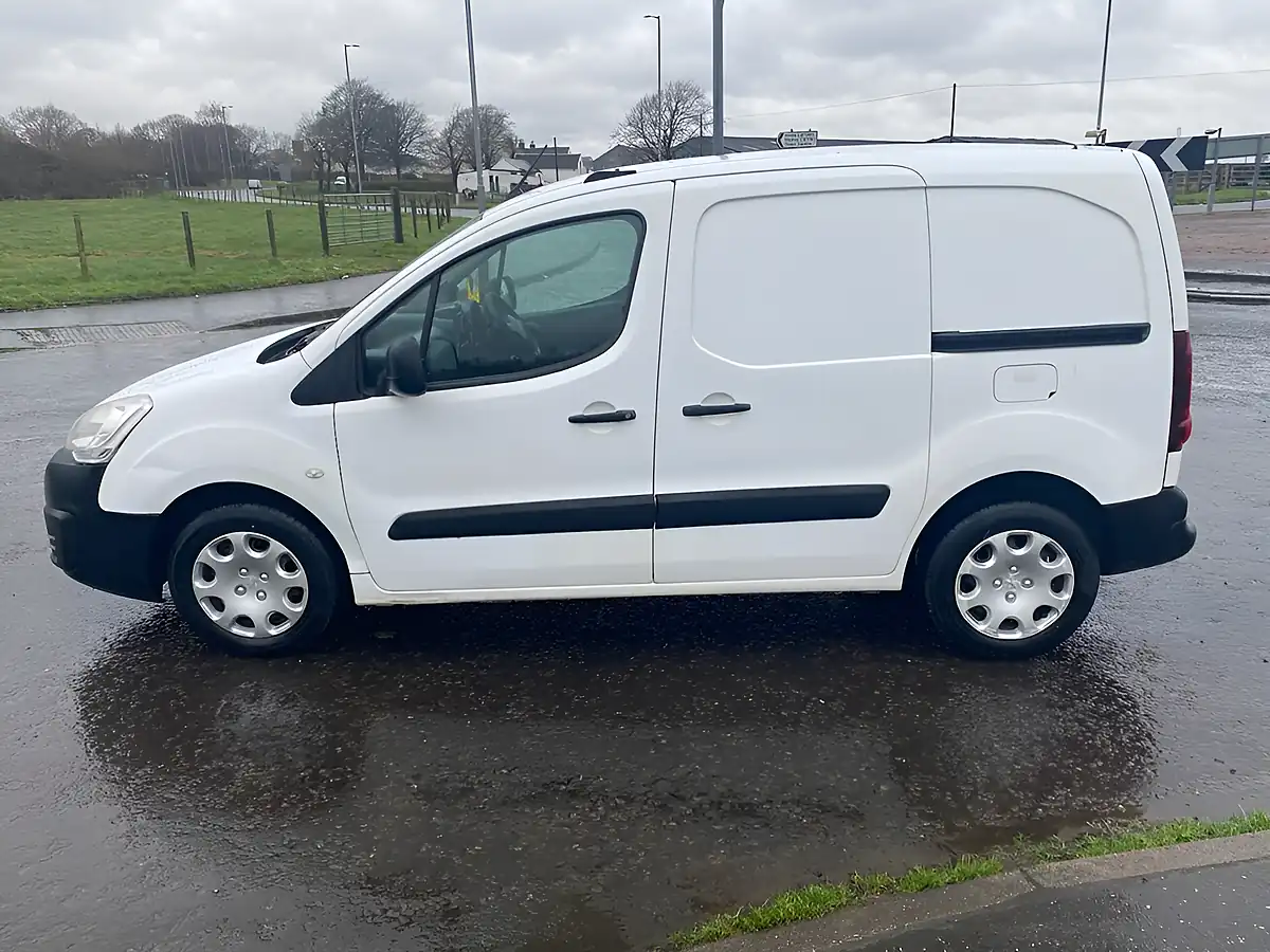 Used 2017 Peugeot Partner Professional White - Interior and Exterior details 7