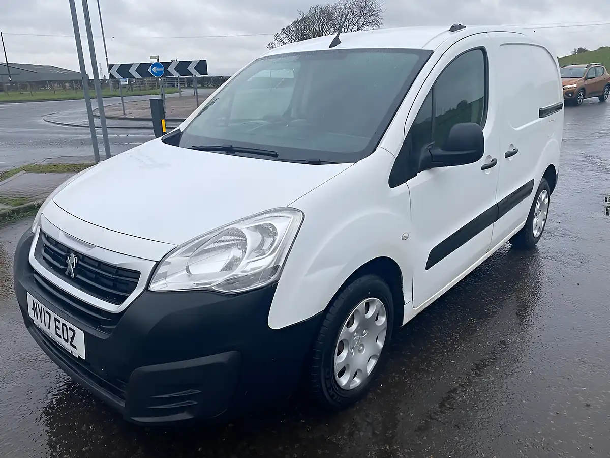 Used 2017 Peugeot Partner Professional White - Interior and Exterior details 9