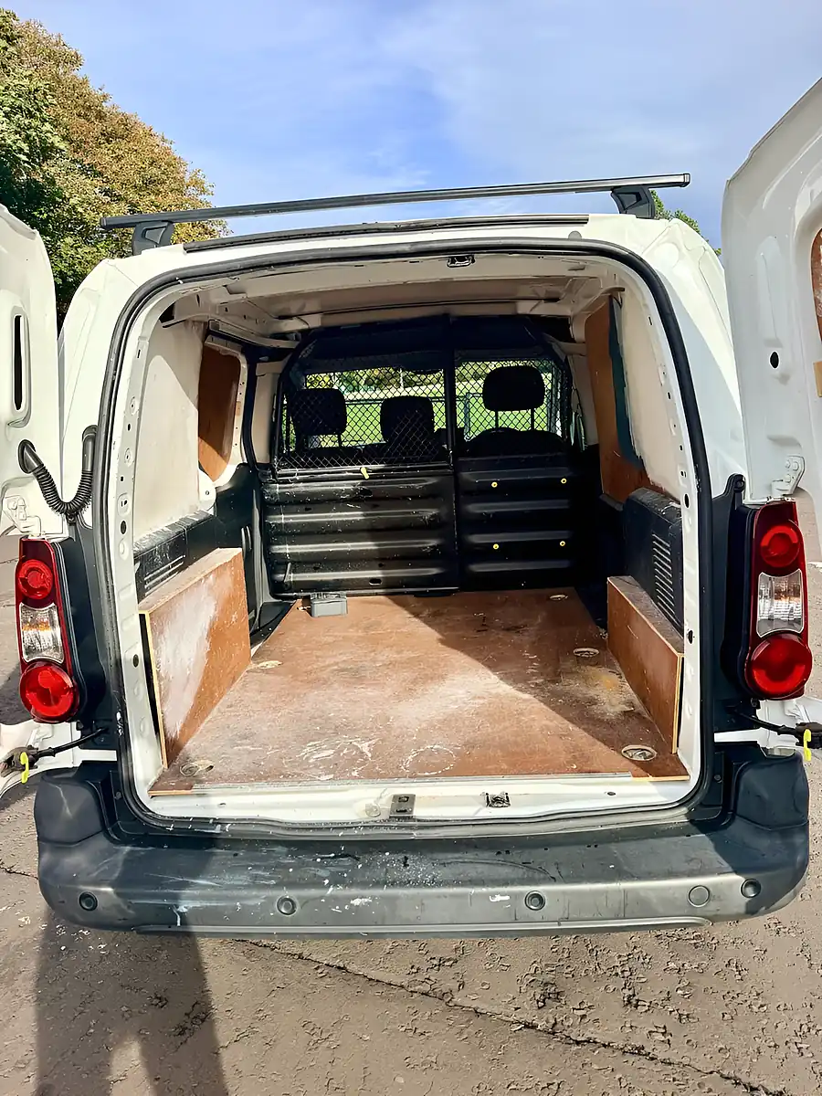 Used 2017 Peugeot Partner Professional White - Interior and Exterior details 11