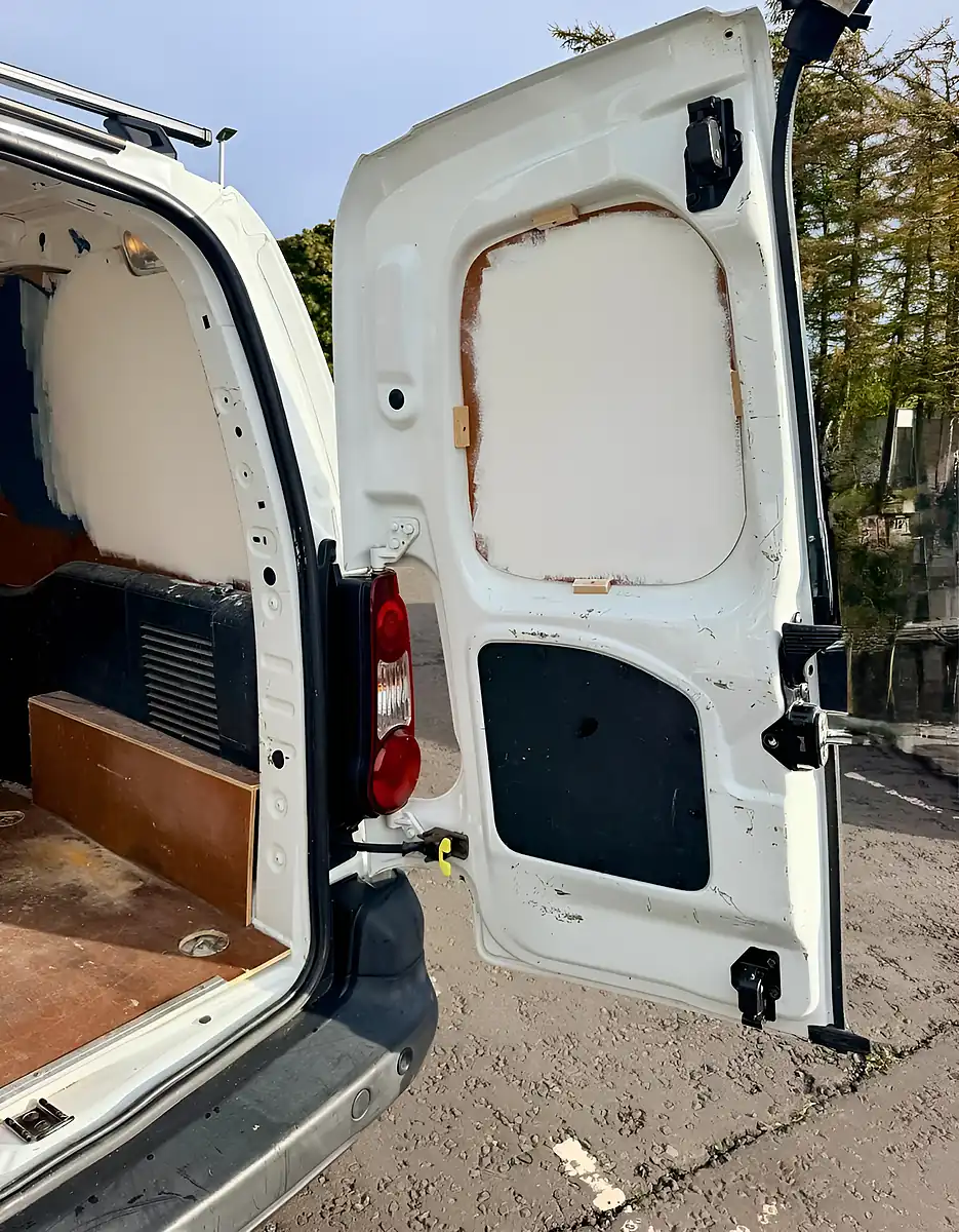 Used 2017 Peugeot Partner Professional White - Interior and Exterior details 13