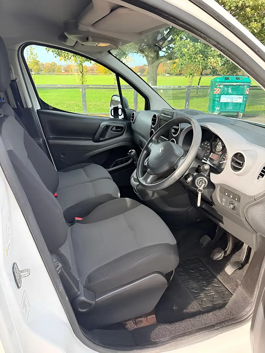 Used 2017 Peugeot Partner Professional White - Interior and Exterior details 16