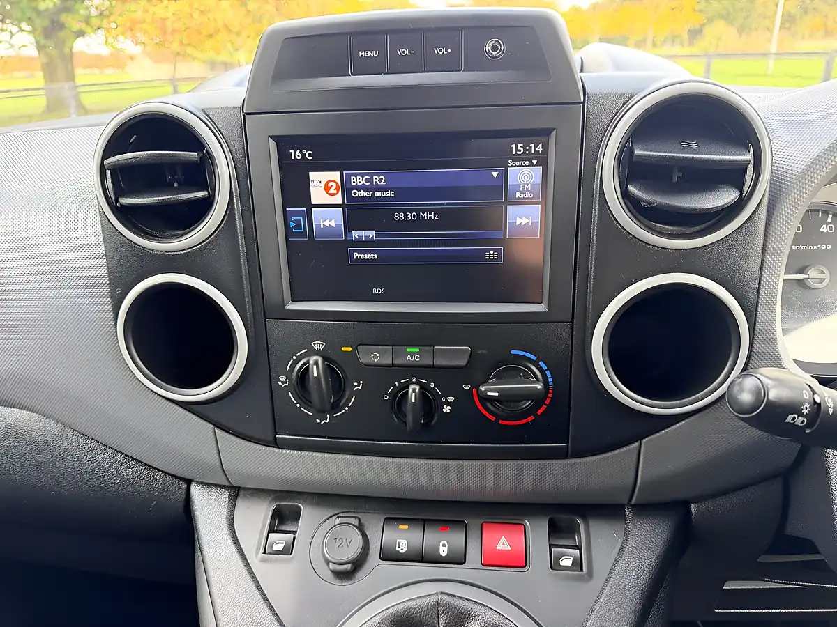 Used 2017 Peugeot Partner Professional White - Interior and Exterior details 18