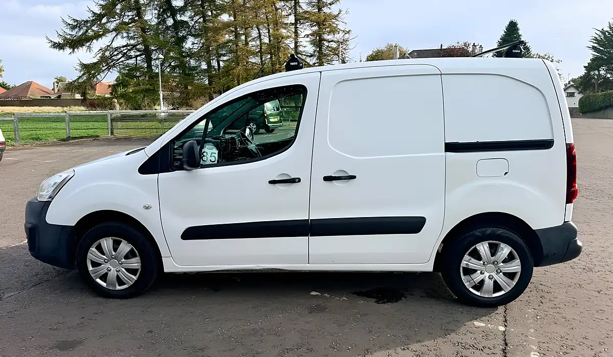 Used 2017 Peugeot Partner Professional White - Interior and Exterior details 4