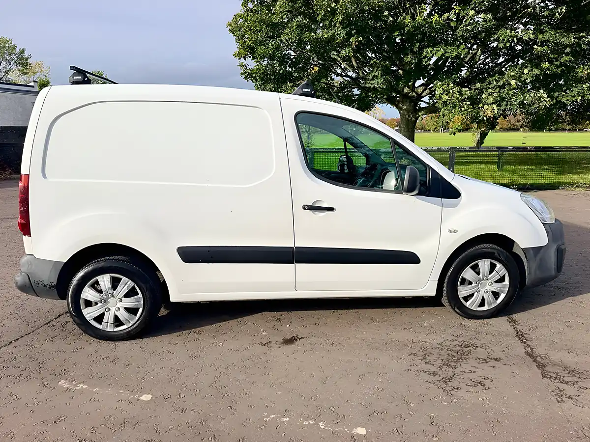 Used 2017 Peugeot Partner Professional White - Interior and Exterior details 8