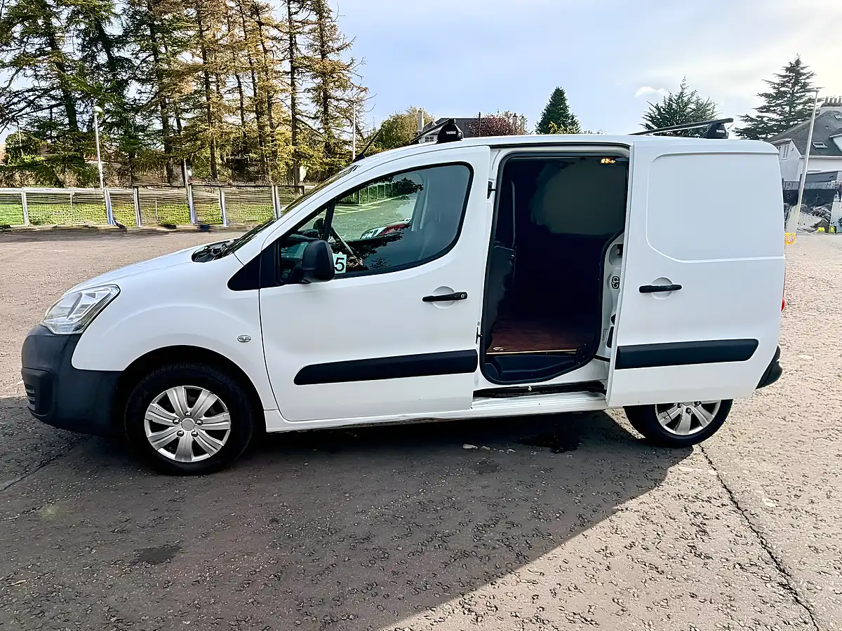 Used 2017 Peugeot Partner Professional White - Interior and Exterior details 9