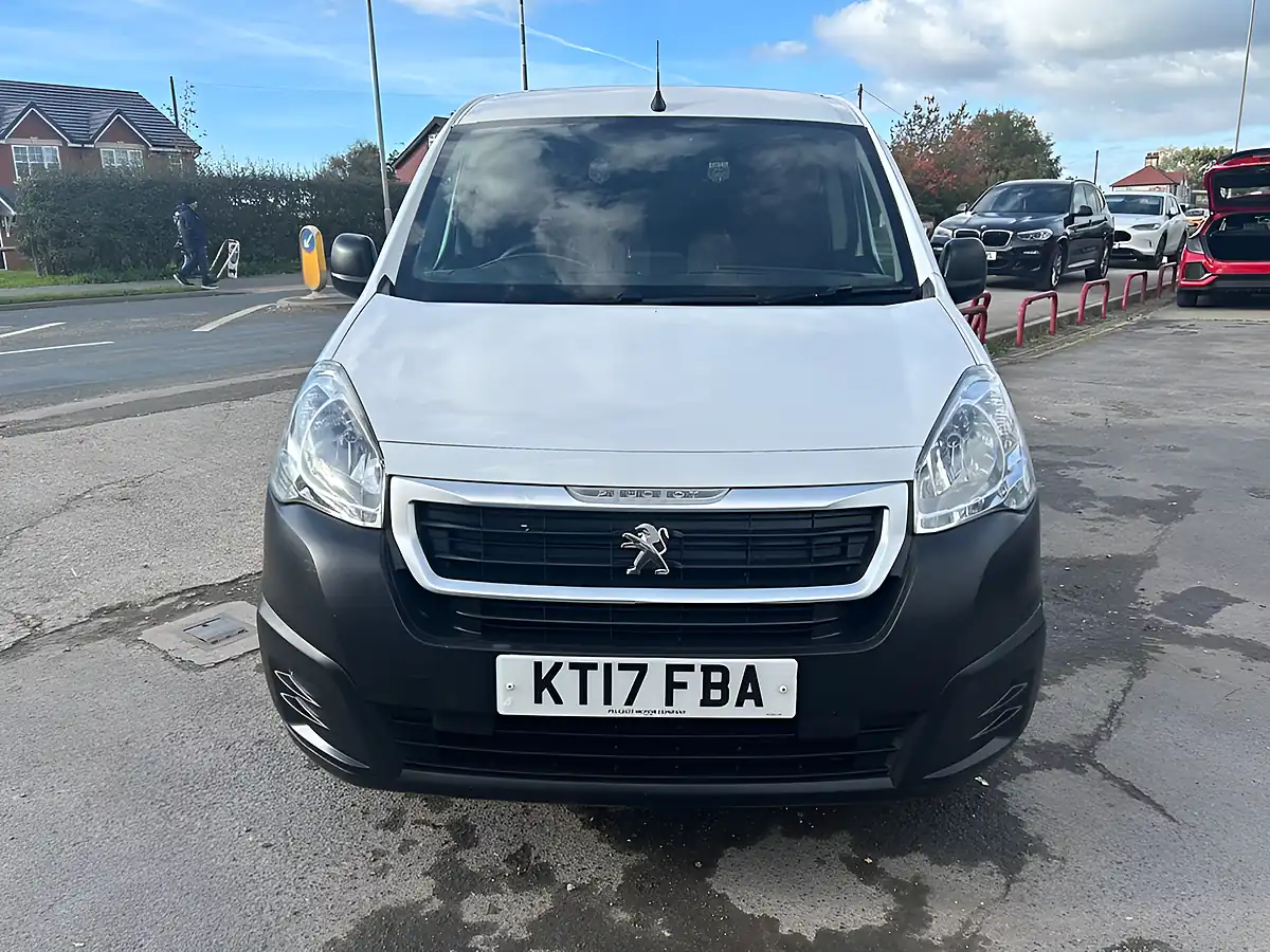 Used 2017 Peugeot Partner Professional White - Interior and Exterior details 10