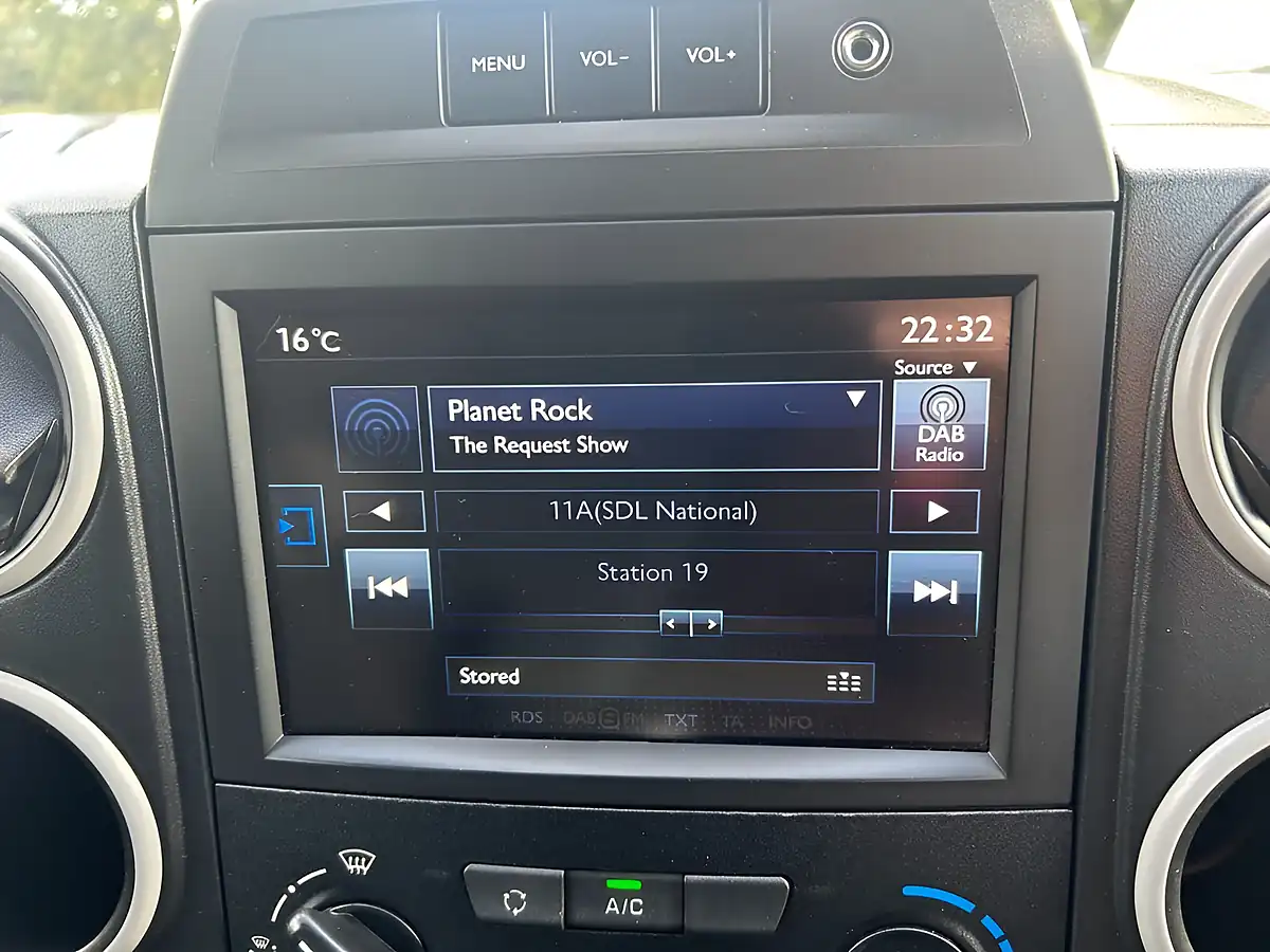 Used 2017 Peugeot Partner Professional White - Interior and Exterior details 18