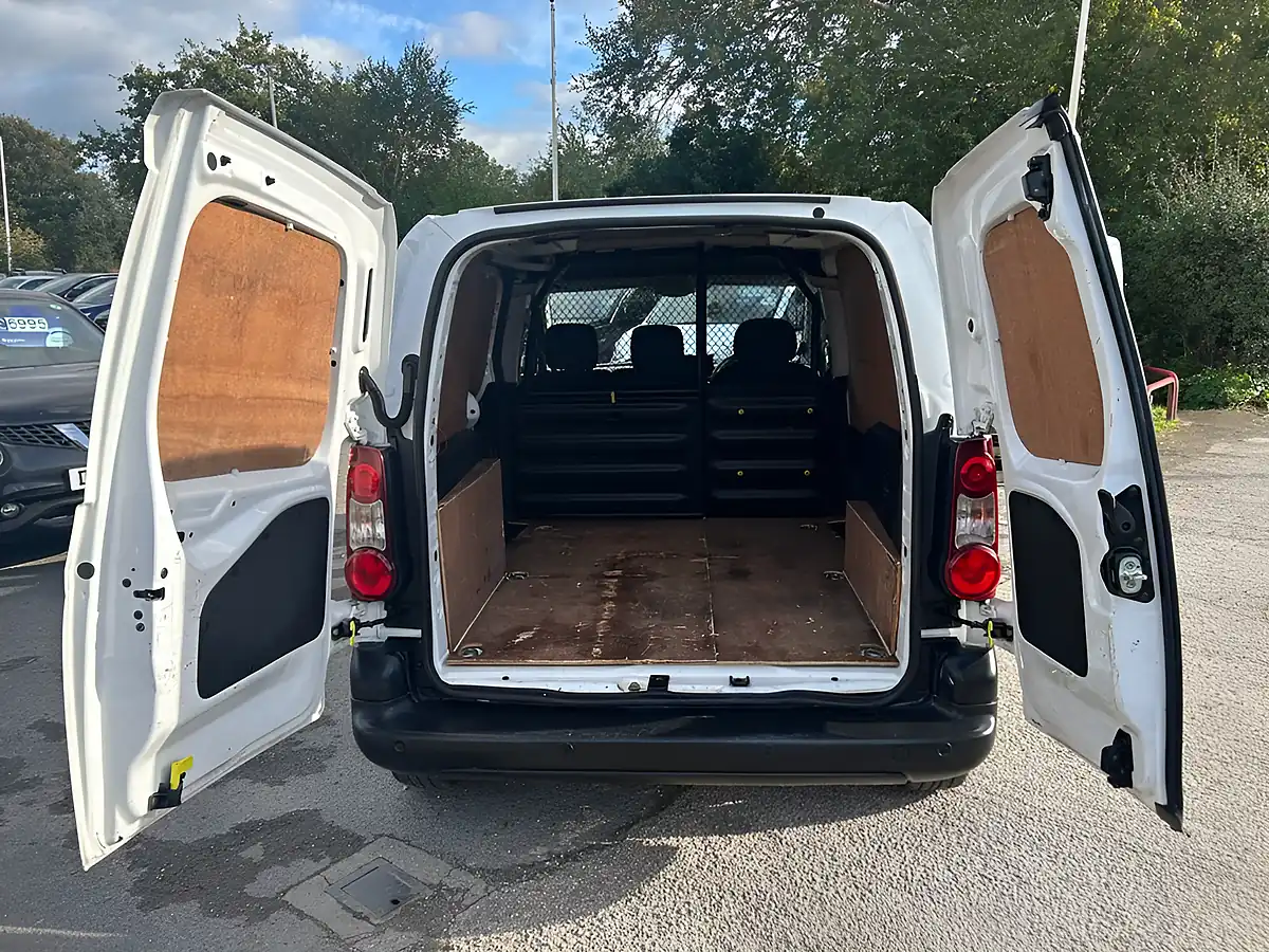 Used 2017 Peugeot Partner Professional White - Interior and Exterior details 5