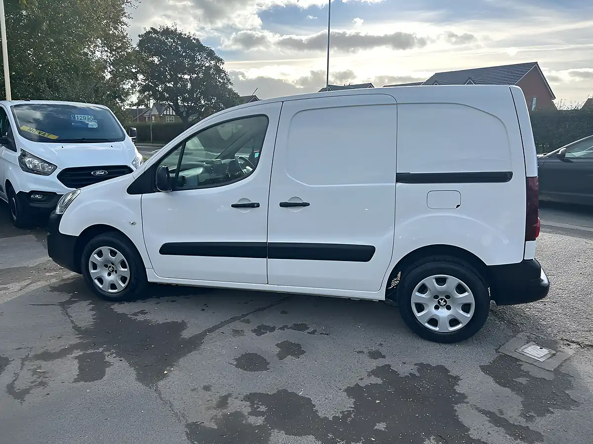 Used 2017 Peugeot Partner Professional White - Interior and Exterior details 8
