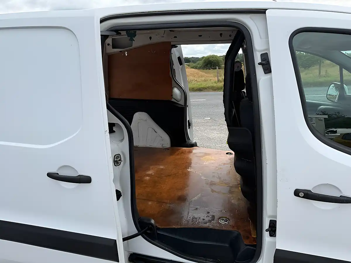 Used 2017 Peugeot Partner S White - Interior and Exterior details 11