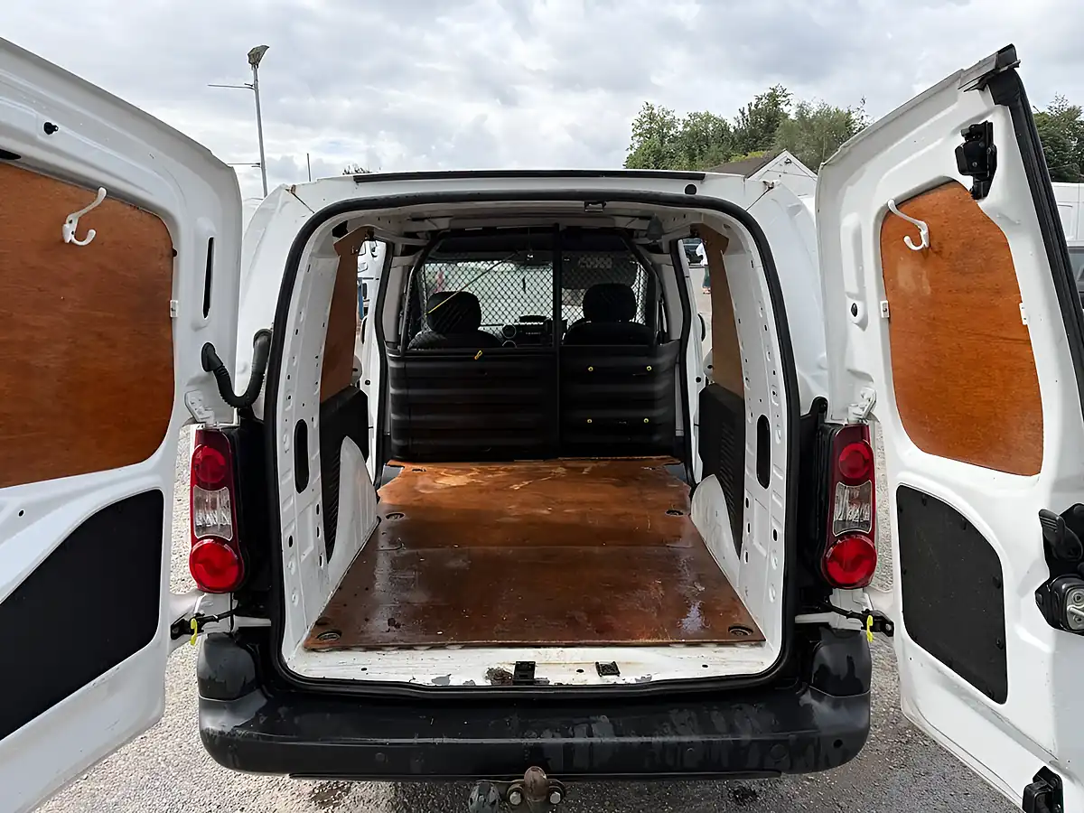 Used 2017 Peugeot Partner S White - Interior and Exterior details 13