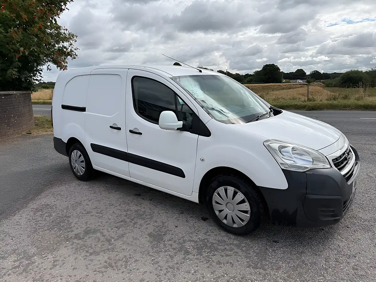 Used 2017 Peugeot Partner S White - Interior and Exterior details 2