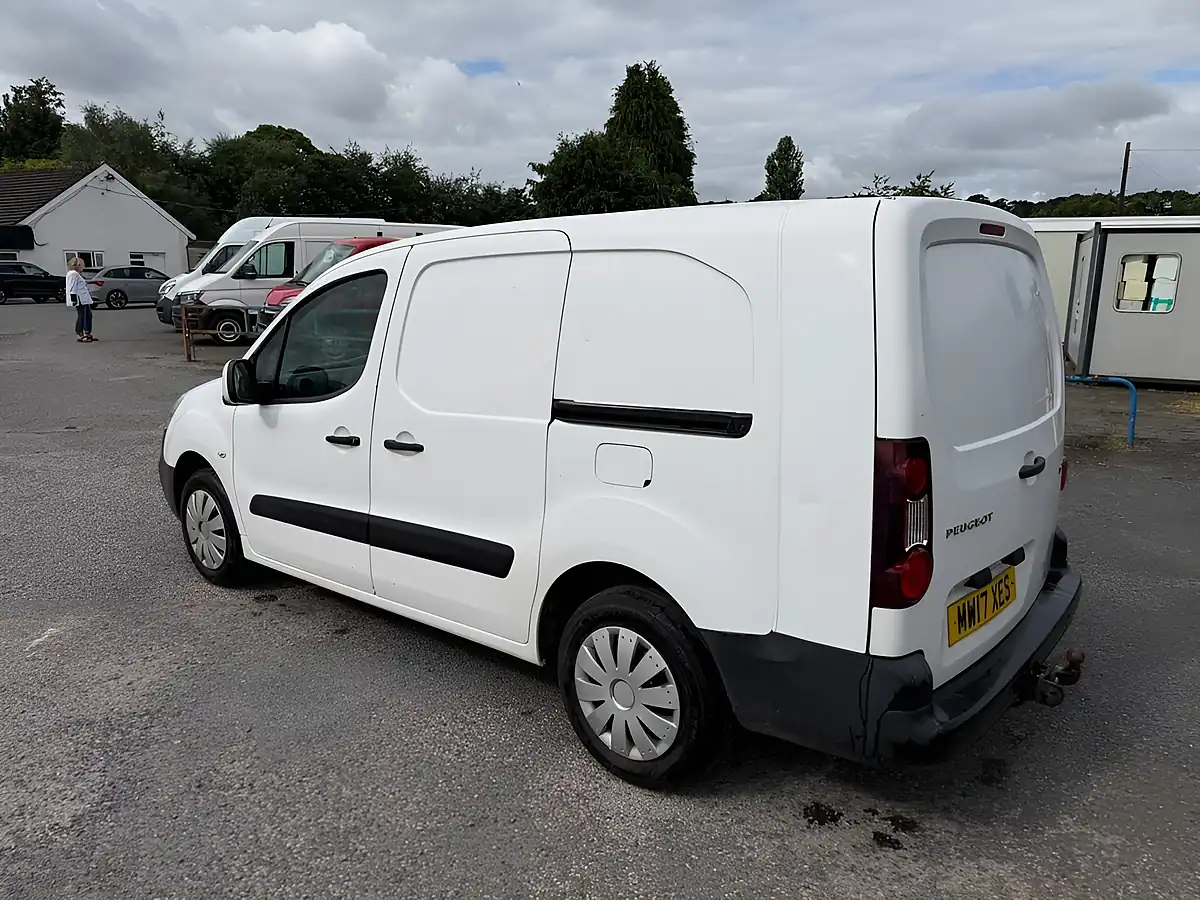 Used 2017 Peugeot Partner S White - Interior and Exterior details 7