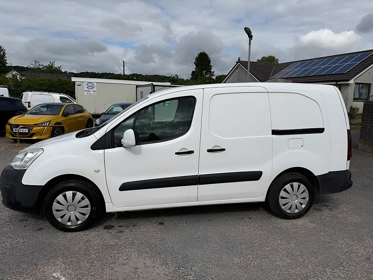 Used 2017 Peugeot Partner S White - Interior and Exterior details 8